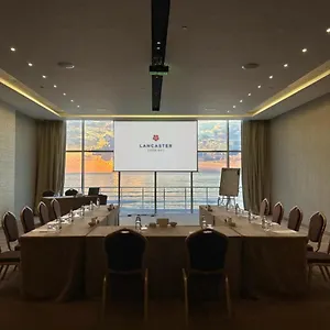 منتجع لانكستر إيدن باي